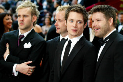 fellowshipofthecast:Hobbits on the red carpet