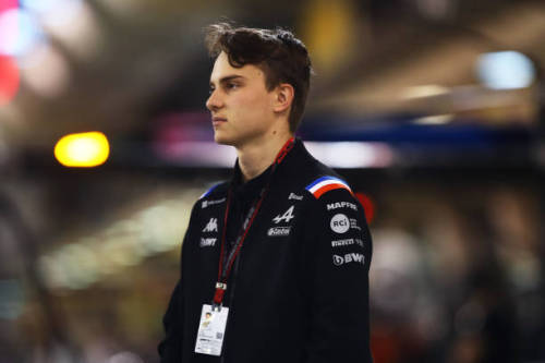 OSCAR PIASTRI watches on during the F2 sprint race in Bahrain (March 19, 2022 / Photos by Joe Portlo