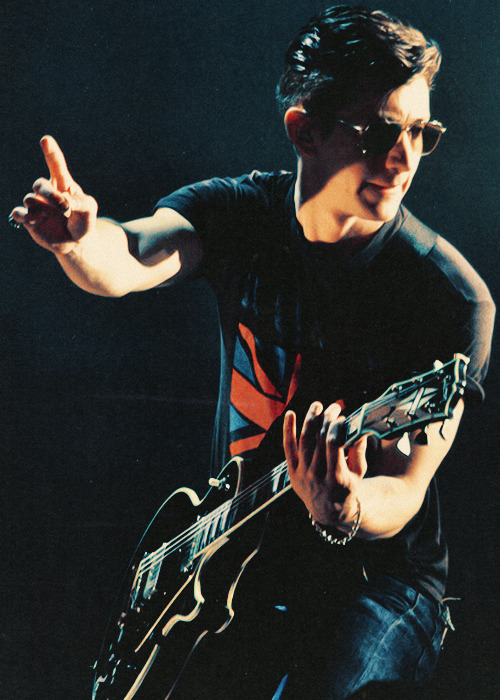 callmearabella:  109/∞ pictures of Alex Turner ♕ - Credit [x]