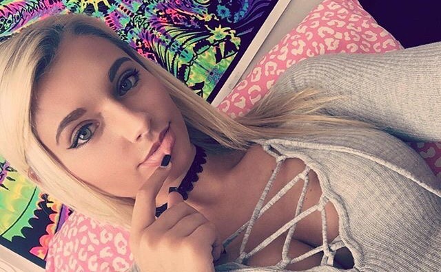 prettyyyprincresss:  👅👅  She could get it