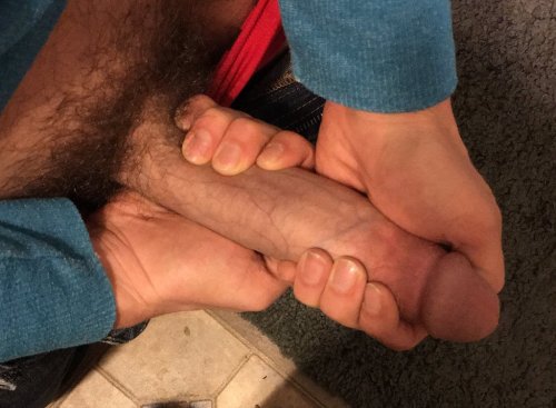 hugethingsss:  h u g e t h i n g { s s s }