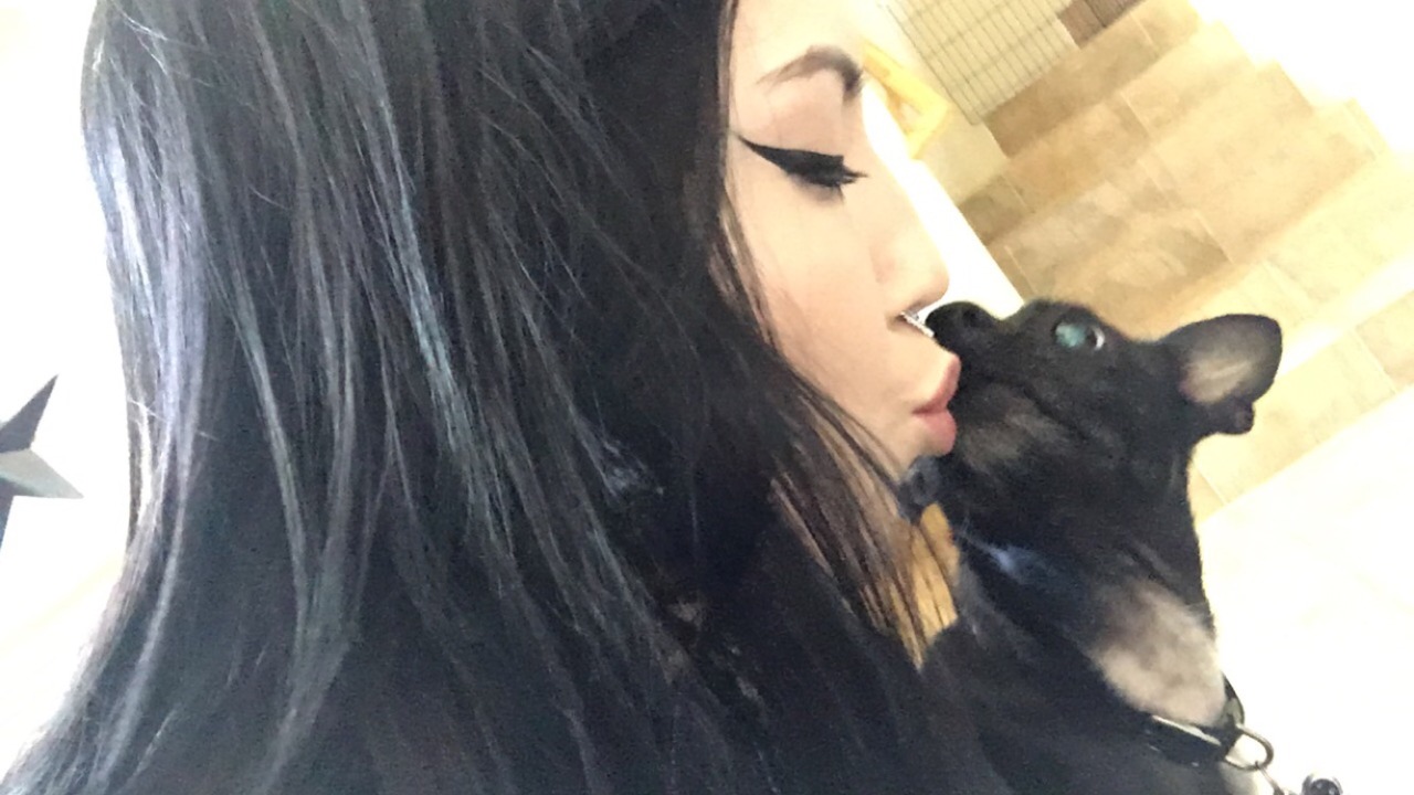 blackhairporcelainskin:  🕷☠