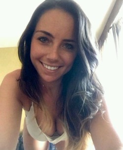 fepinhole:  Angela, 19 is Online nowFuck