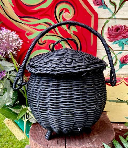 figdays:    Cauldron black wicker basket picnic foraging // BubbleWitchCosmetics