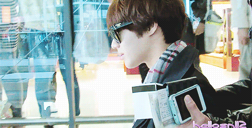 justanother2minshipper:  So Tae,  that scarf you always carry in cold days, it is