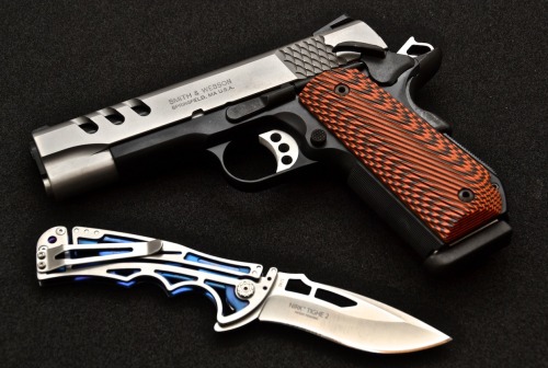 collective-solace:  everyday-cutlery:  Smith & Wesson + CRKT by pleaofwar  dAMN