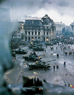 gratuitoustufting:  A view of tanks of damage done in Bucharest’s central square at the conclusion of the Romanian Revolution, following Ceaușescu’s execution. December 1989. 