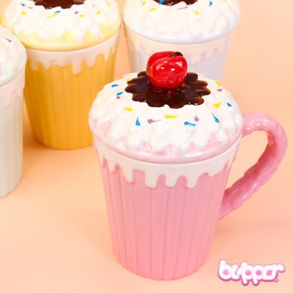 blippo-kawaii:  ❤ CUPCAKE CERAMIC MUG ❤ These sweet mugs are perfect for home