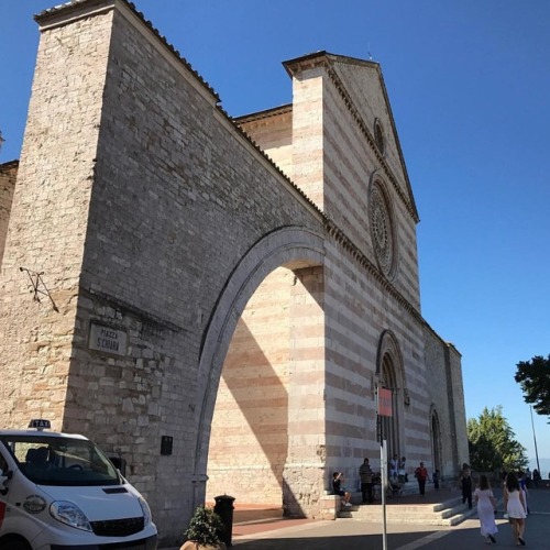 The striped Basilica of Santa Chiara—construction began in 1260 under the direction of the arc