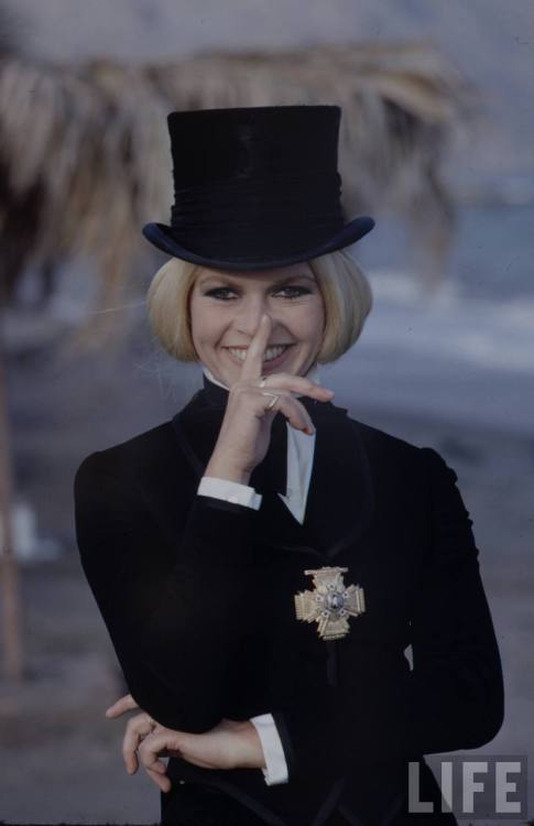 Brigitte Bardot(Bill Ray. 1968?)