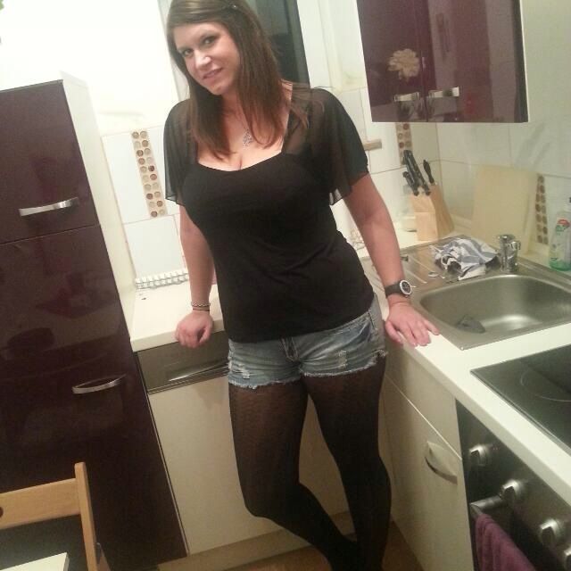fremderwellenreiter:Julia E. (31) aus Solingen bzw. Köln. Wer kennt sie? Gibt es