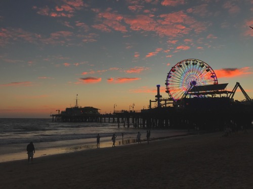 losangelesfromaniphone:Sunset at the Pier, Santa Monica@losangelesfromaniphone is such a fascinating