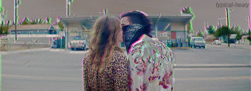 typical-healy:  so i just accidentally made the trippiest robbers gif known to man. i didn’t mean for it to turn out like this, but it looks so cool x