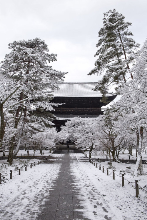 hi-technique:Temple Gate by Patrick Vierthaler on Flickr