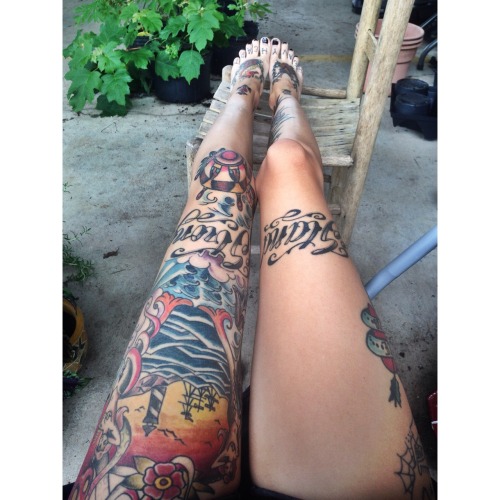 trucker46:  icequeenxxxx:  Taking a break at work  Nice tatt and toes