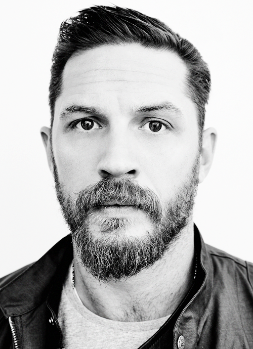 XXX mcavoys:    Tom Hardy of ‘Legend’ poses photo