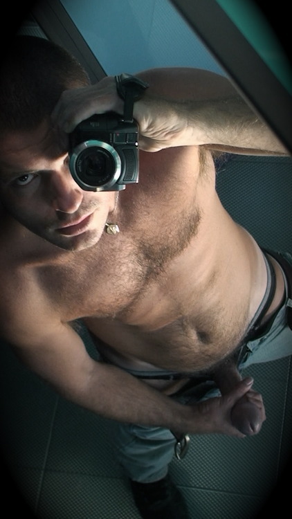 dirtyguystogo:  titaniumtopper: Dirty Guys To Go
