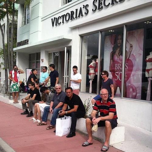 strawberrytartare:  im—jahova:  unmutekurloz:  unamusedsloth:  Poor fellas…  THE ENTIRE GROUP OF THEM OUTSIDE VICTORIA SECRET.  They look like kids waiting at the daycare for their mothers to pick them up  