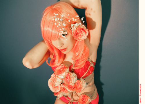 Model: Hazel MaybrookThis week’s shibari: Sugar Sweet Bound Bouquet 