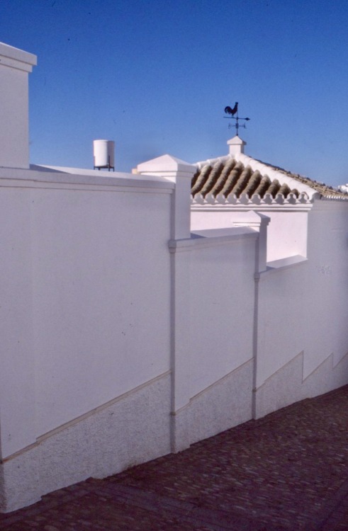 En la ciudad blanca con una veleta en la madrugada, Osuna, Sevilla, 1987.