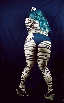 daisysdirtydiary:  Dat stripey ass! 