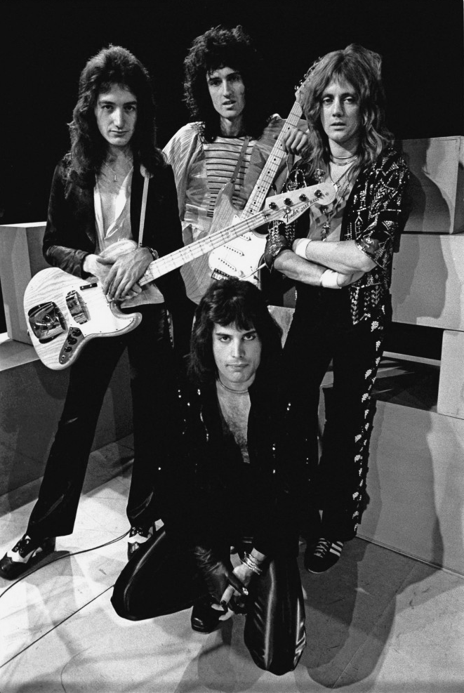 Queen on Top of the Pops – 1974 Photo by Peter... - Freddie Mercury &