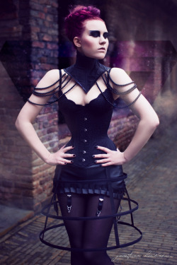 hoop-skirts-and-corsets:  Caged by BlackvelvetSITC 