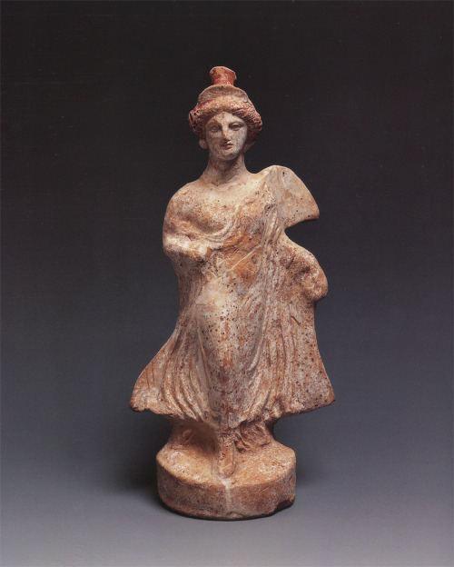 animus-inviolabilis:Pre-Tanagra Figurine of a Mantle DancerThebesc. 350 B.C.(Collection of Thebes Ar