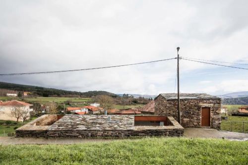 A’BODEGAArchitect : Cubus Taller d’ArquitecturaPhotographer :Adrià Goula Sardà Location: Doade, Ri