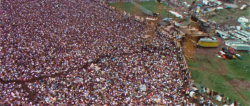  Woodstock | 1970 | dir. Michael Wadleigh Final images: Crowds. 