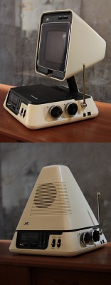 tralamander:  1978 JVC 3100R Video Capsule Television/Radio 