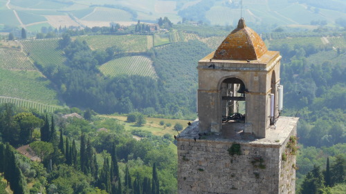 tepitome:  Day 23: San GimignanoI have plenty of photos from today :) It’s a cute little place. Got a chance to go to the highest tower this morning, and it had a stellar view (photos 3-6). Tuscany is really a beautiful place.Went to a few old churches,