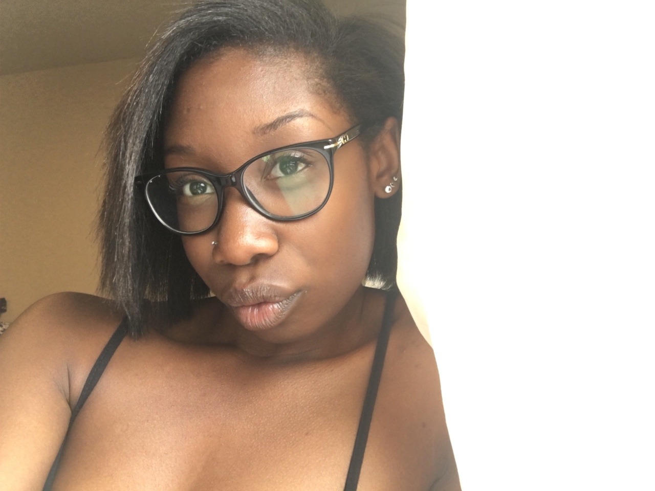 haitibabyyyyy:  thineprettythoughts:  BLACKOUT feat. me and the nose ring I cried