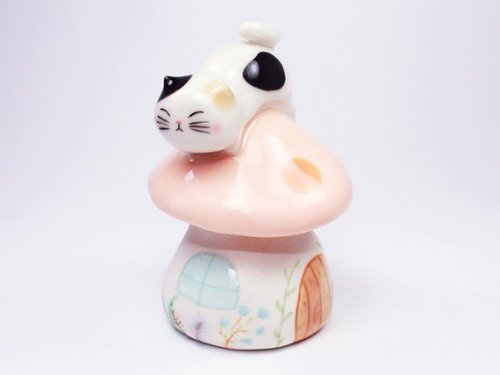 littlealienproducts:The Cat on the Mushroom Figure byHESUKINAE