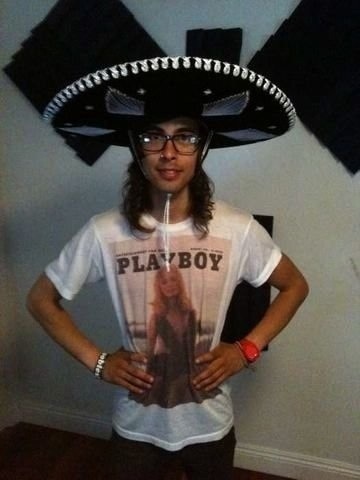 jess-davies-things:  Vic Fuentes being a cute little fuck.