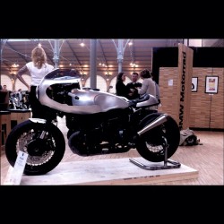 motobecanersfrom2wheels:  #BMW at #BikeShedParis: Nice girls, nice R-nineT  🏁😎 / @bikeshedmc @bmwmotorrad #rninet #motorrad #motorcycle #paris #france #caferacer #fullthrottle (à Le Carreau du Temple)