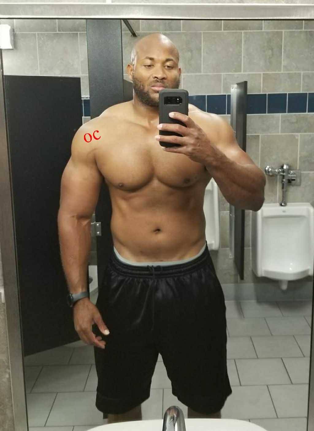 serviceforblacklatinomen:  tastyblkman2:Sexy Officer..  A handsome Bro in uniformMajor