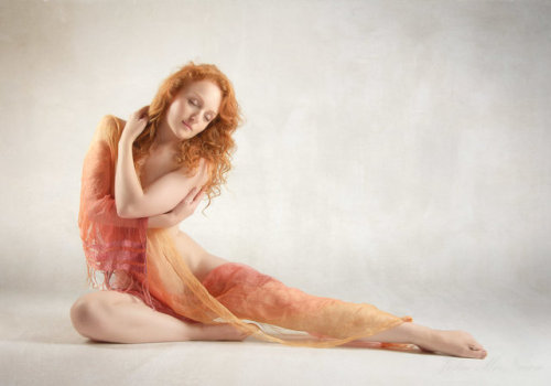 jai-envie-detoi:  Ivory in Peach Photographer: John McNairn Model: Ivory Flame    