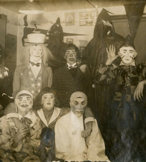 neil-gaiman:sixpenceee:Vintage Halloween Costume Compilation(Photo Source) Again. Again.