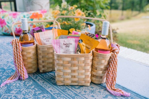 How to Make Adorable Picnic Gift Baskets for Your Guests - Simply Taralynn