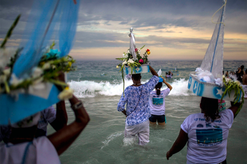 Today ( february 02) in Brazil is Iemanjá day, a sea goddess from Yoruba tradition, Very popular and