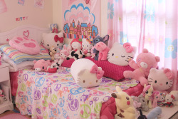 pinkachi:  Recent picture of my bed. 