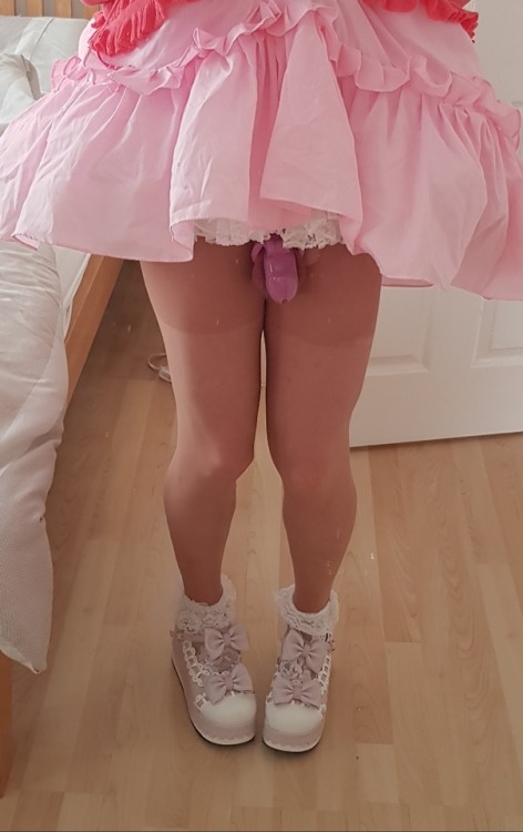 Sissy shaved curvy messy