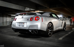 exost1:  automotivated:  Nissan GT-R (by visualseven)