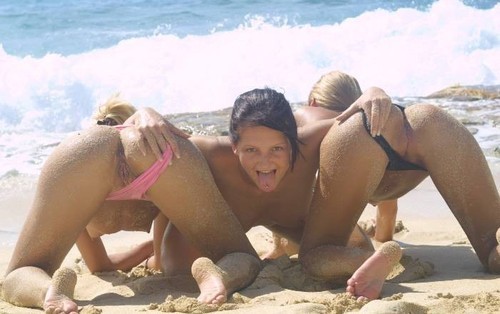 pureero:  Hot 2013-2014 nudist and naturist pics here: http://pureero.tumblr.com/