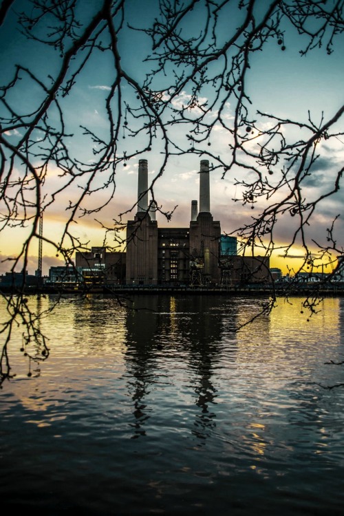 gservigna:  Battersea Power Station .-Guillermo Servigna 2014