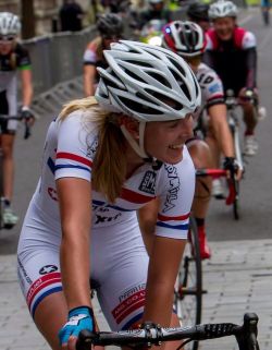 girls-on-bicycles:  Girls On Bicycle 