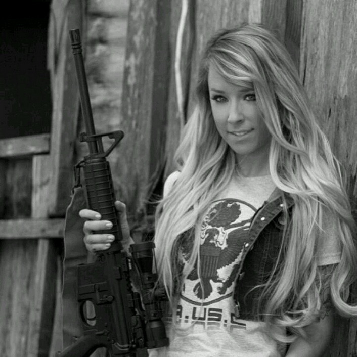 girlandguns:  Girl With Gun  follow me at : http://girlandguns.tumblr.com/