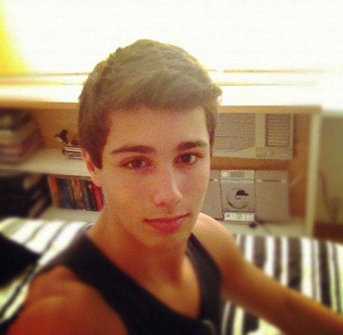18gay:  http://18gay.tumblr.com/