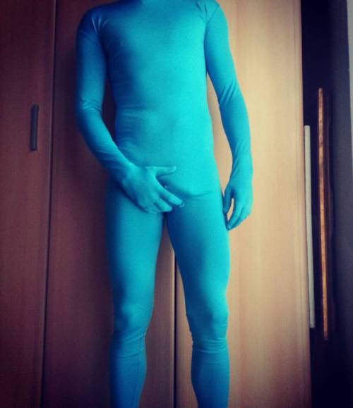 Blue Sunday. #zentai #zentaisuit #blue #bulge #musclegay #gayfit #gayman #spandex #lycrafetish #lyc